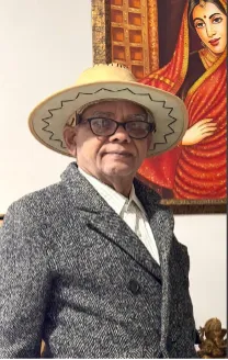 Elderly man with glasses, hat, gray coat